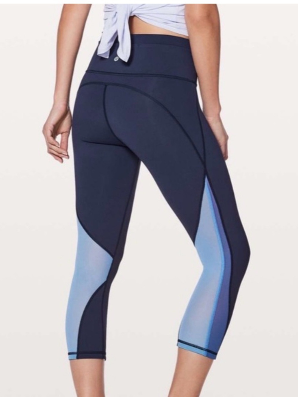 Lululemon Mix & Mesh Crop *21"
Midnight Navy / Moroccan Blue / Light Horizon